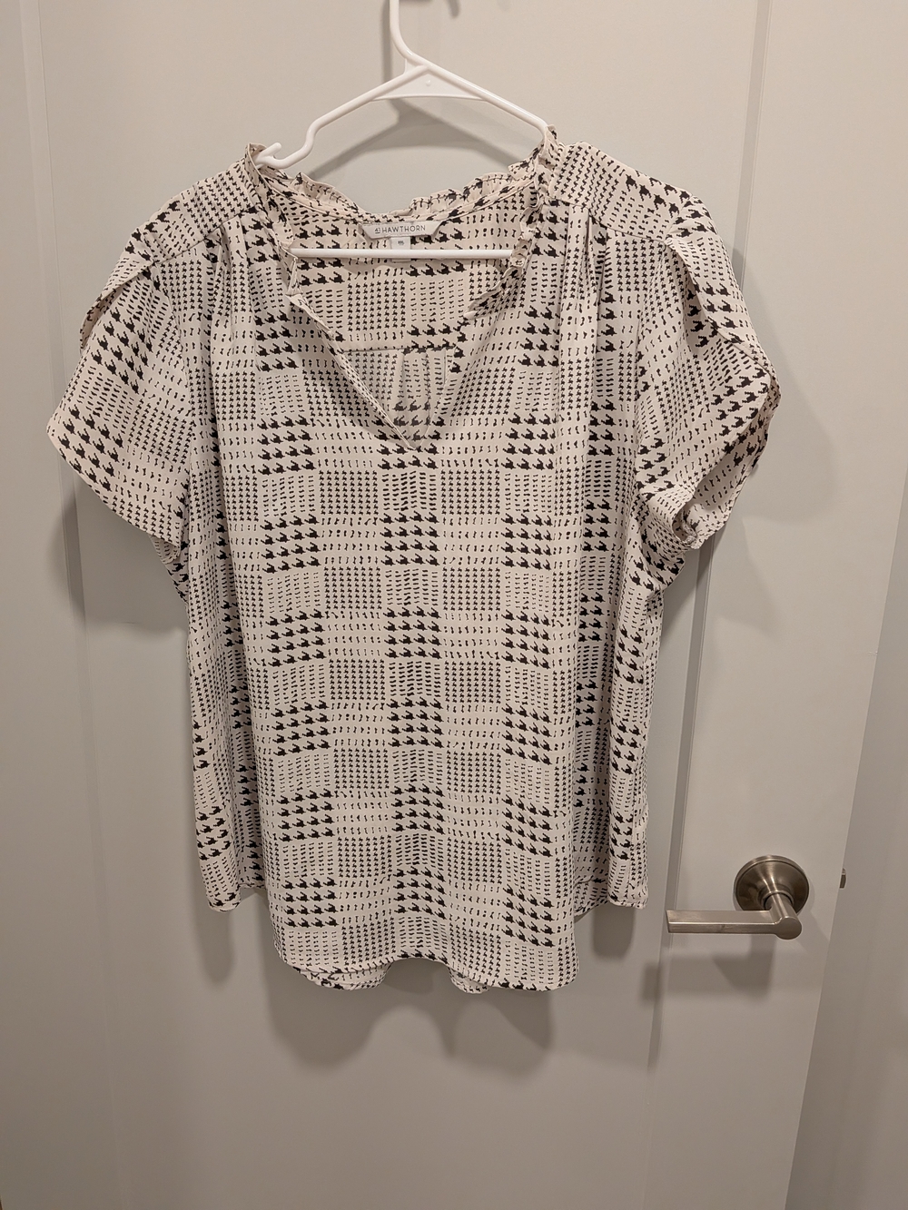 41 Hawthorn Cream and Black Printed V-Neck Short Sleeve Blouse